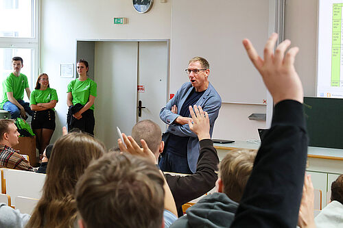 Begrüßung der Erstsemester durch den Dekan, Prof. Dr. Neumann.